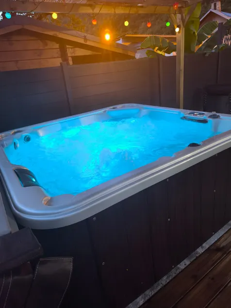 La Sapinette, private jacuzzi, garden, games room - Image 1