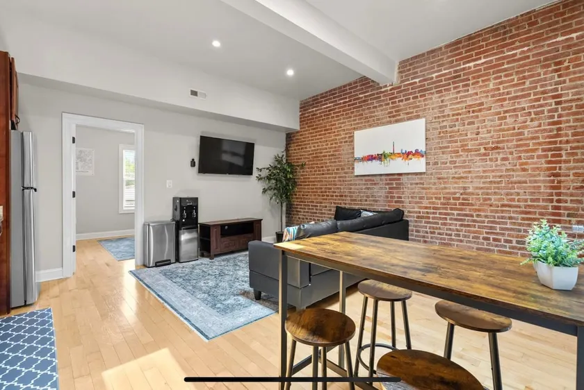 Charming Renovated Condo+Full Home+Street Parking - Image 1