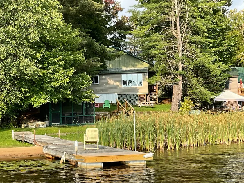 All season lake house - Image 1