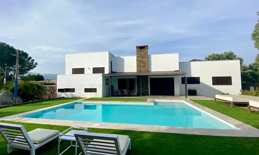 Luxury Villa + Separate Loft with No Steps - Image 1