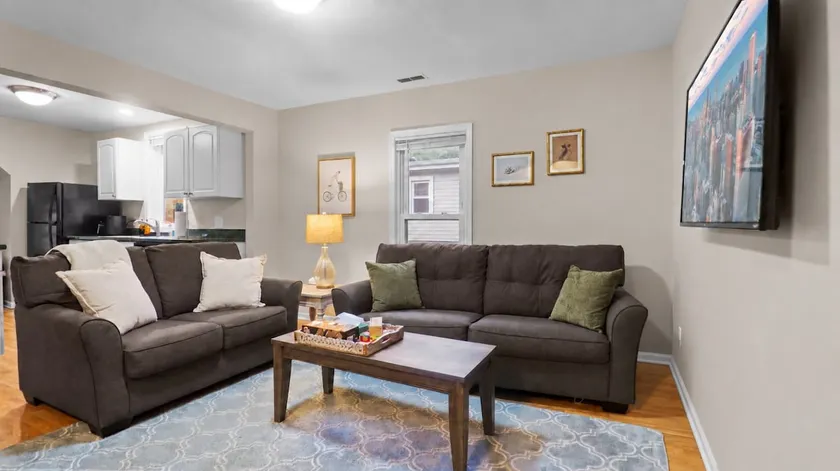 Charming apt in DT Libertyville - Near Naval Base - Image 1