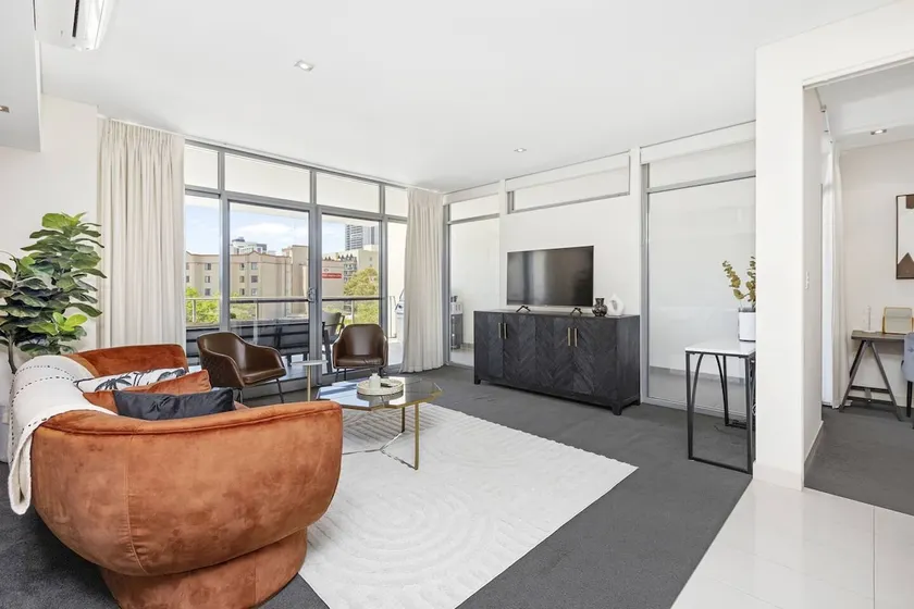 Urban Elegance 3bdrm CATBus PerthCBD,WACA,Optus - Image 1