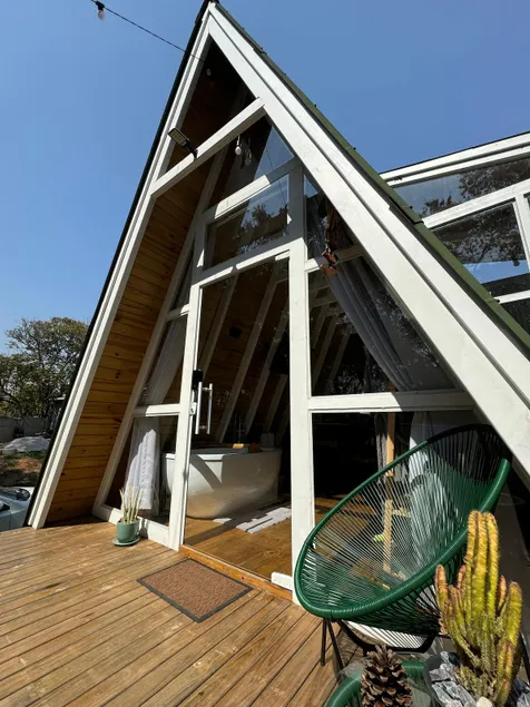 Chalet with hot tub and breakfast on the Wine Route - Image 1