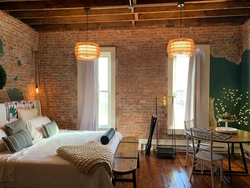 Leader Loft - Image 1