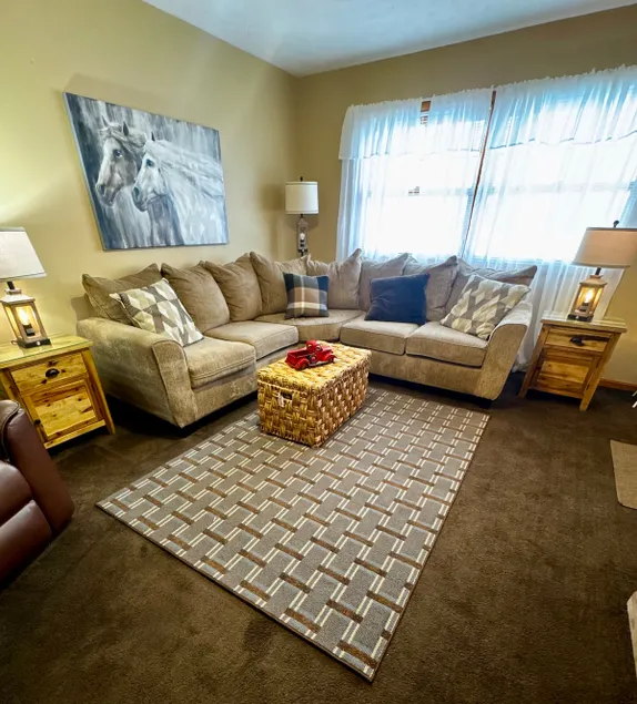 The Paddock • South Ashland Retreat • Near KDMC - Image 1