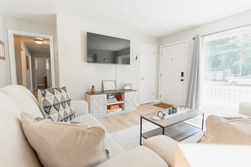 Pet-friendly, PrivateBackyard, 1 mile HPU & DwnTwn - Image 1
