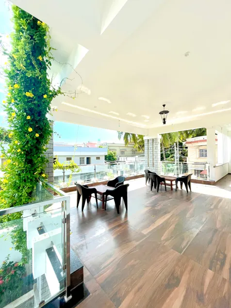 White Home Stay - Image 1