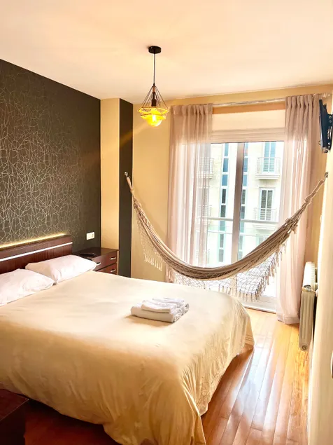 Bright and cozy apartment - Image 1