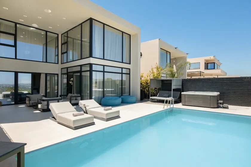 Trapezia Luxury Living- Alexandrite - Image 1