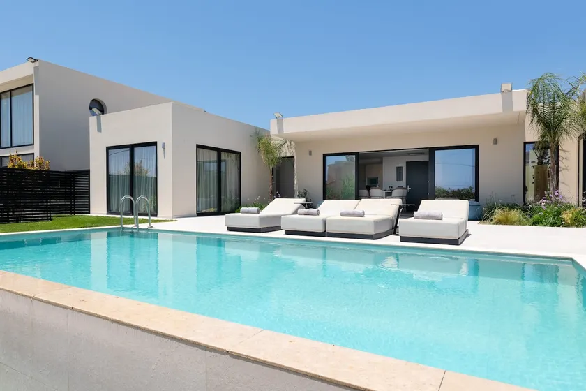 Trapezia Luxury Living- Garnet - Image 1
