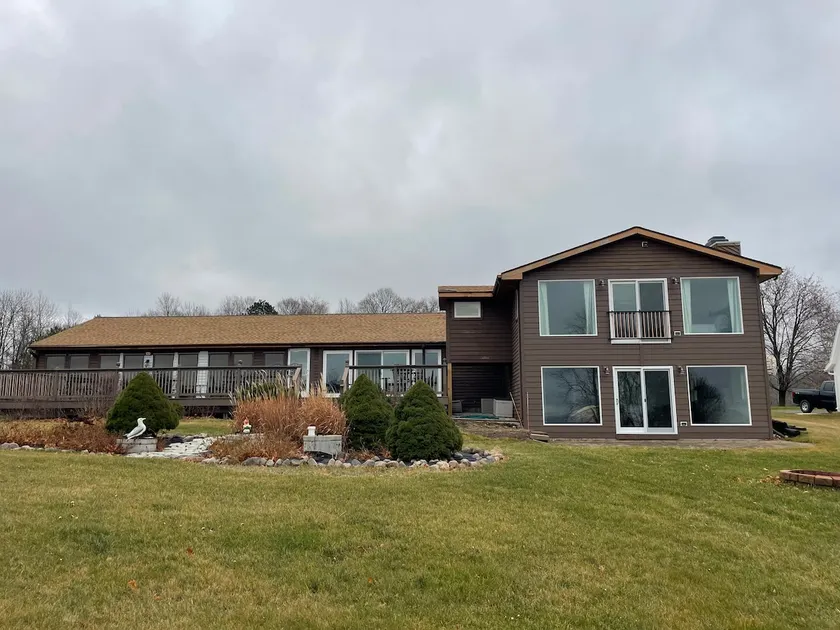 Wilke Waterfront Bayside Retreat - Image 1
