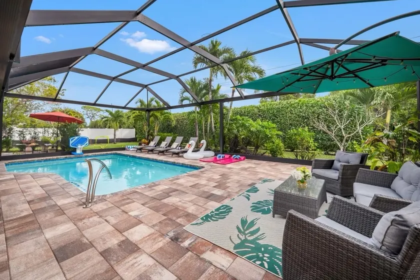 Heated Pool, Arcade, <10 min Beach ~ 25 min to RSW - Image 1