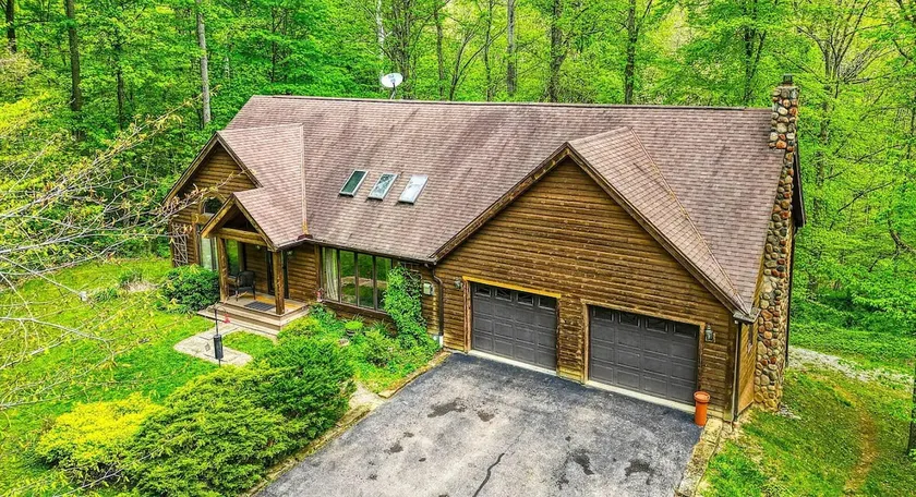 Jake’s Lodge | Hot Tub | Sleeps 14 | Hocking Hills - Image 1
