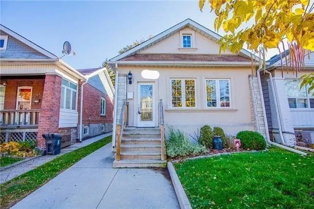 Entire House in Toronto East End - Image 1