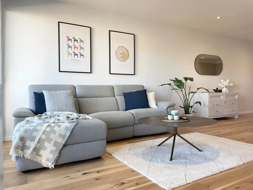 Homely 1BR Foreshore Apt | Free Parking | King Bed - Image 1