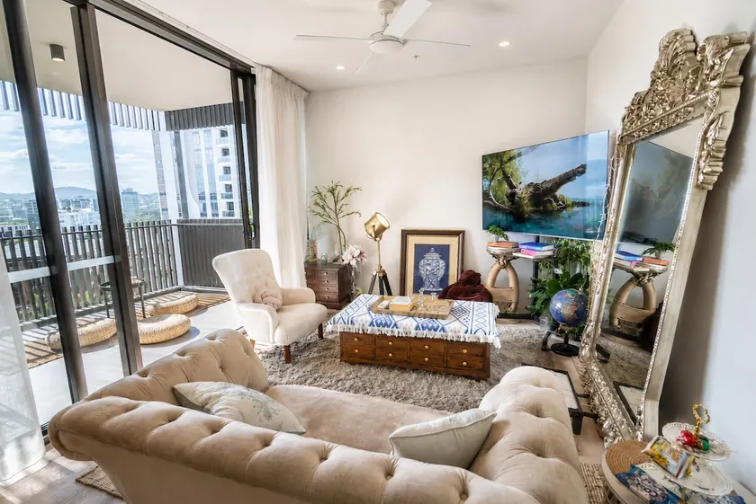 West End Story - Boutique Stay, Central Location - Image 1