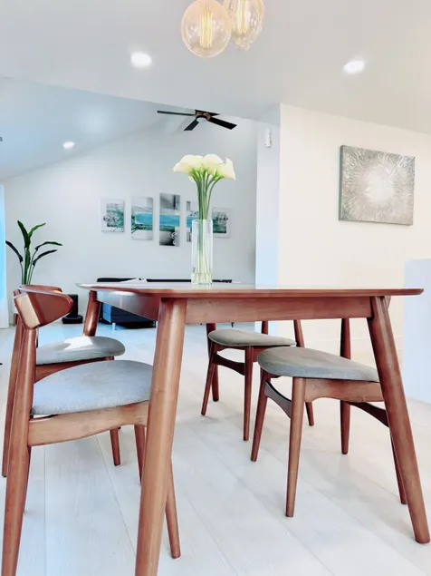 Trendy Trenholm - Image 1
