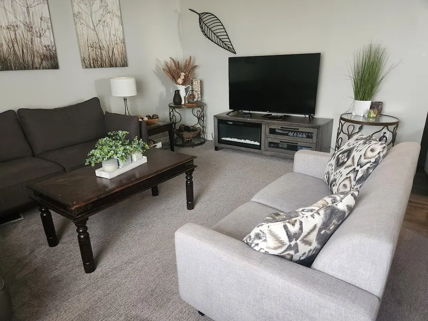 3 Bdrm bungalow with Hot tub - Image 1