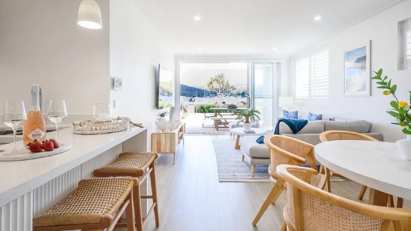 Waterfront apartments, walk to Ettalong restaurants & cafes - Image 1