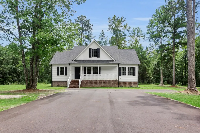 Modern NC Home: Dock, Karaoke, Games, Fire Pit - Image 1