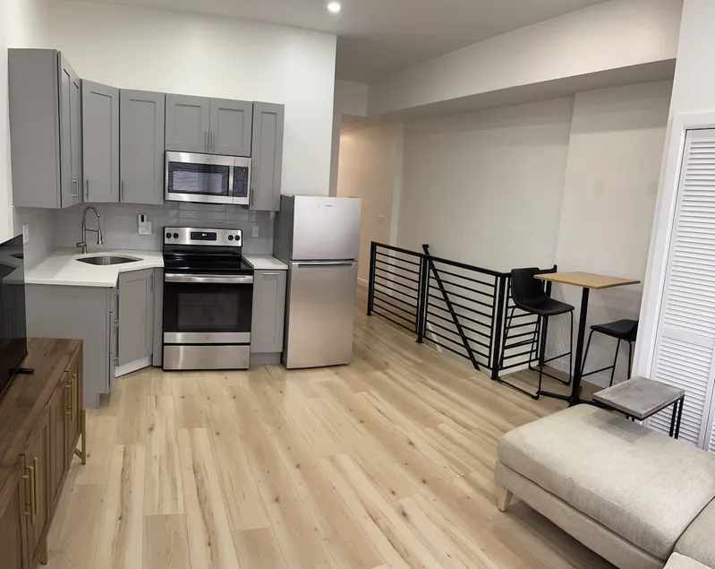 2nd fl Modern 2 Bedroom Apt - Image 1