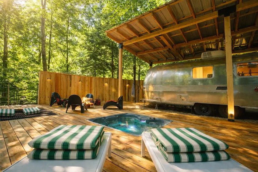 Land Yacht AirDream - w/ Hot tub & Creek access - Image 1
