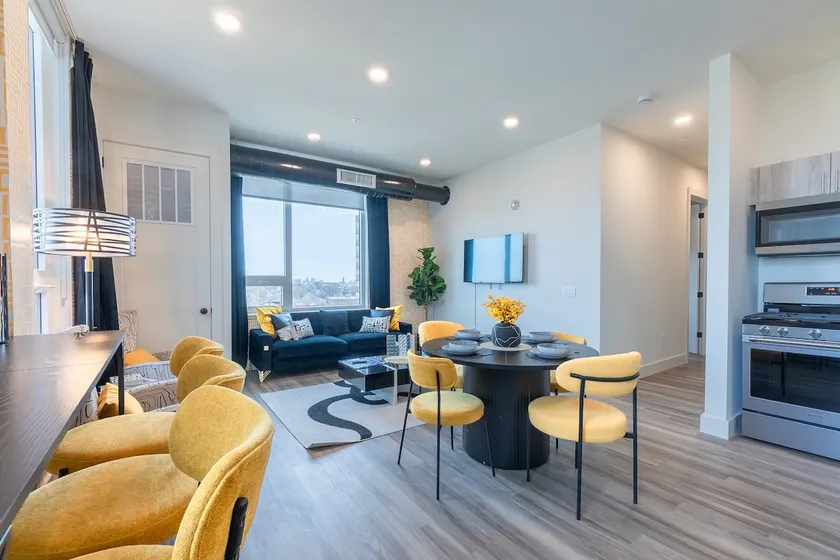 Bright & Bold Escape w/ NYC Views+Free Park+2 Bath - Image 1