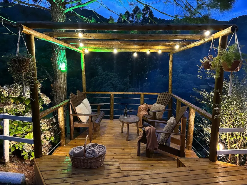 Large property with a river and lots of greenery - Image 1