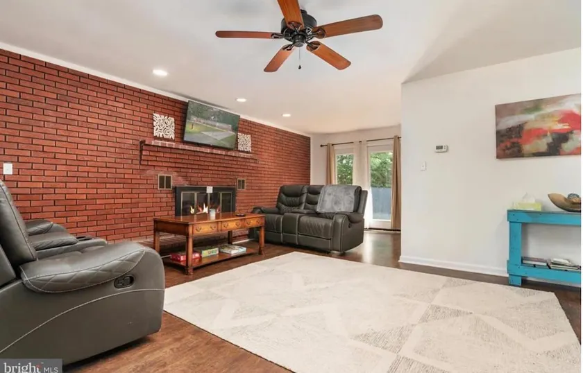 Cozy 2 bedroom duplex - Image 1