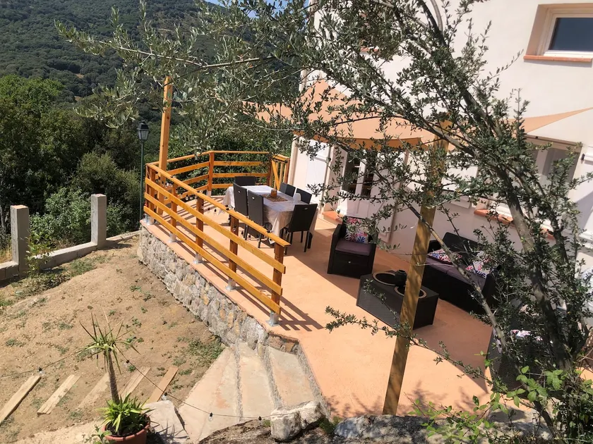 Charming house between sea and mountain - Image 1