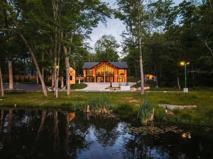 Lakefront, Sauna, Hot Tub – Luxury 6BR Mansion - Image 1