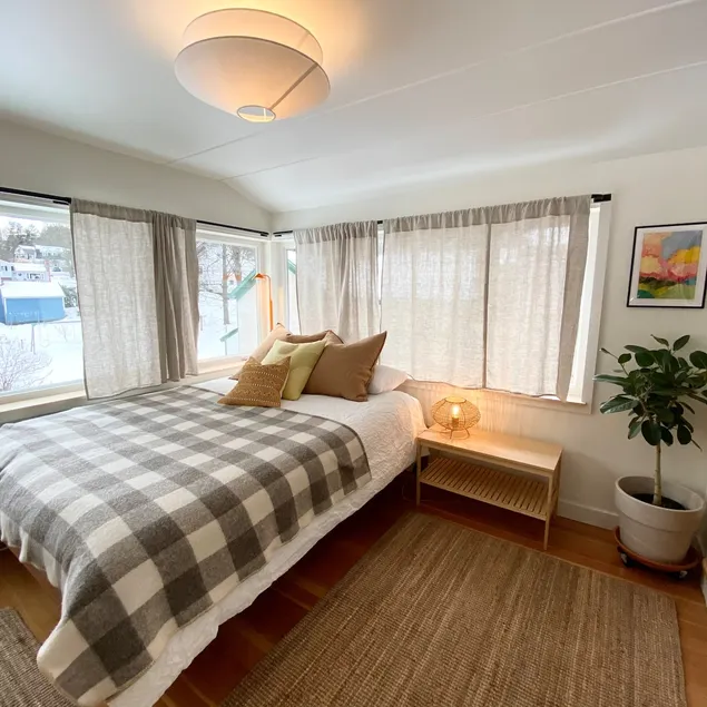 Bright and Modern Chestnut Street Apartment - Image 1