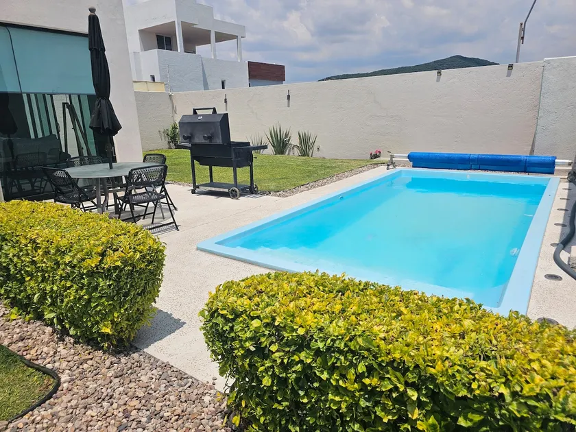 One-story house with garden and pool Querétaro - Image 1