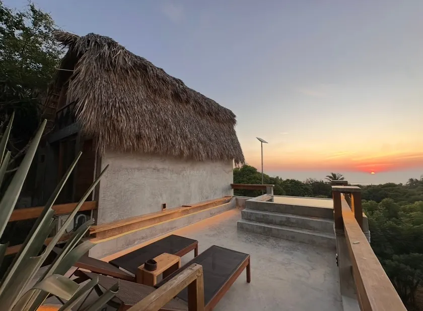 Steps from beach & market, oceanview common spaces - Image 1