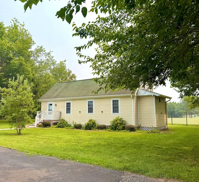 “Little Sligo” Historic Downtown Cottage Near I-95 - Image 1