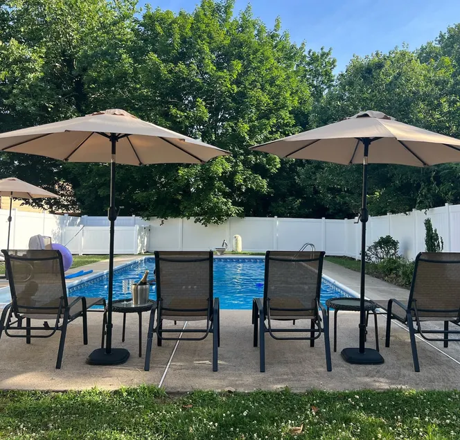 Spacious 5BR | Heated Pool & Parking - Image 1