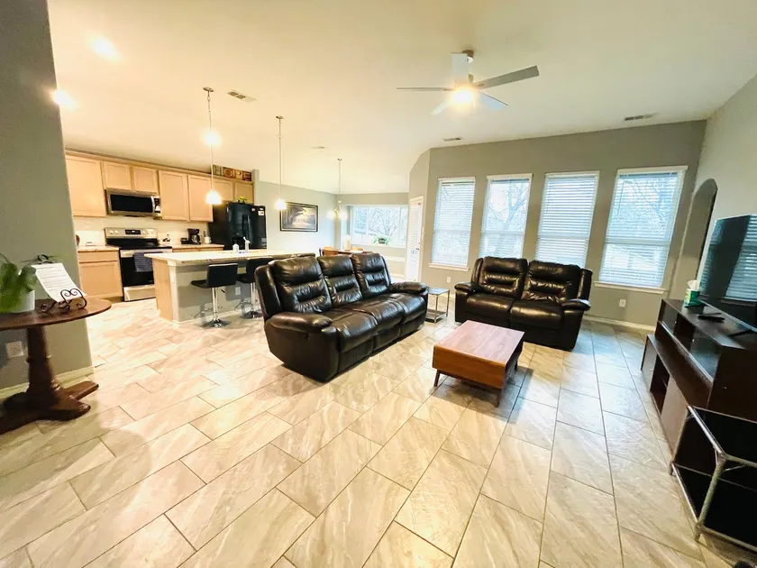 Cozy & Comfortable Staycation 4BR, 2BA, 5 Beds - Image 1