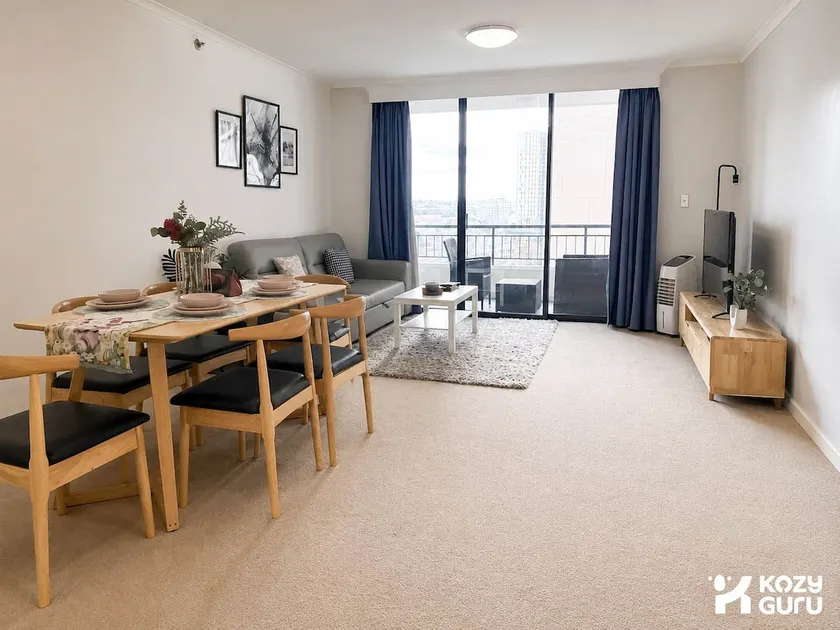 KozyGuru | Haymarket Syd | Overly Warm | 1 Bed Apt - Image 1