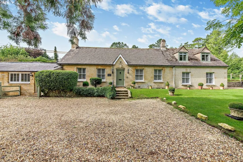 Beautifully presented dog friendly -Lakeside House - Image 1