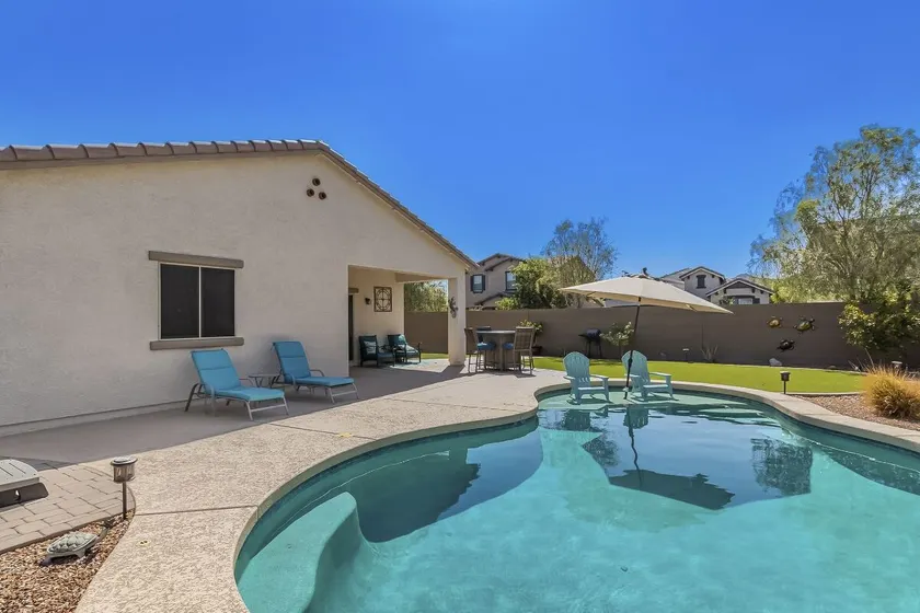 3BR airy desert home with pool and hot tub - Image 1