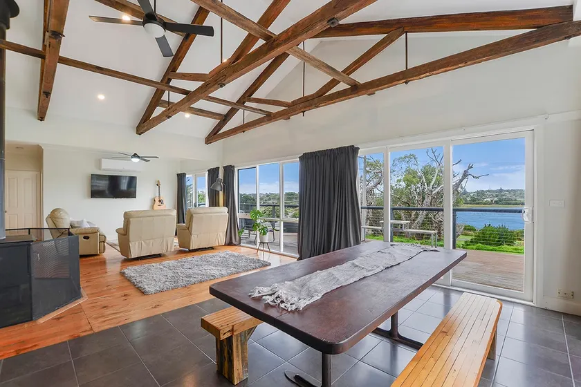 LAKE VIEWS & Centrally located - Image 1