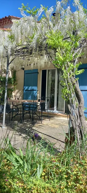 House with pool and air conditioning - Image 1