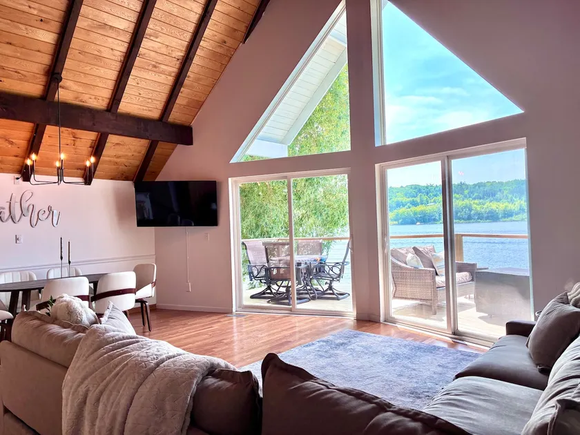 Bliss Shores Waterfront Chalet & attached Guest Suite: Sunsets & Northern Lights - Image 1