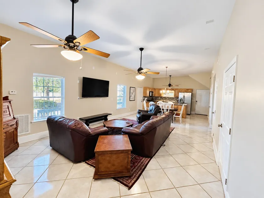 Race Fans Love “3bdrm Barn Apt” @ Sunset Pointe - Image 1