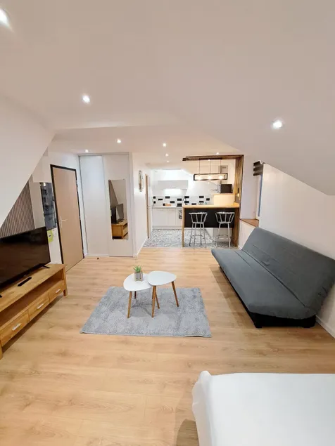 38 m2 studio very close to train station - Image 1