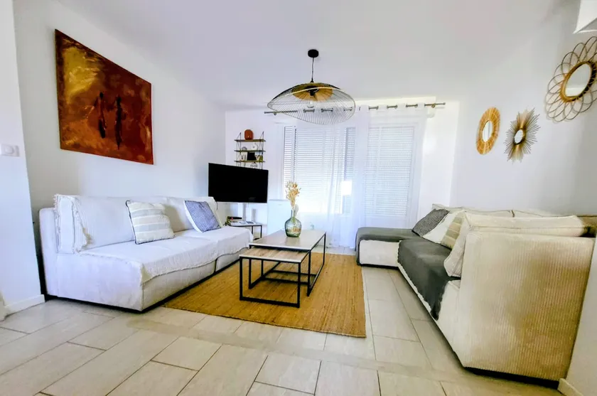 Welcome to ANOUK, 3 bedrooms, 3 shower rooms - Image 1