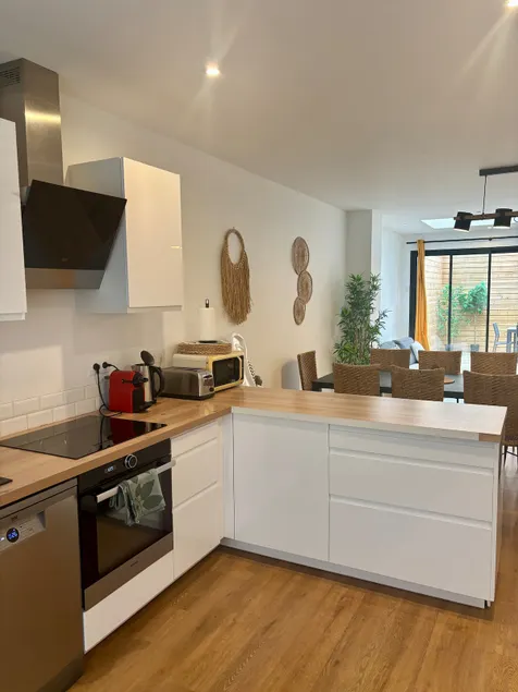 Bright 3 bedroom house with terrace - Image 1