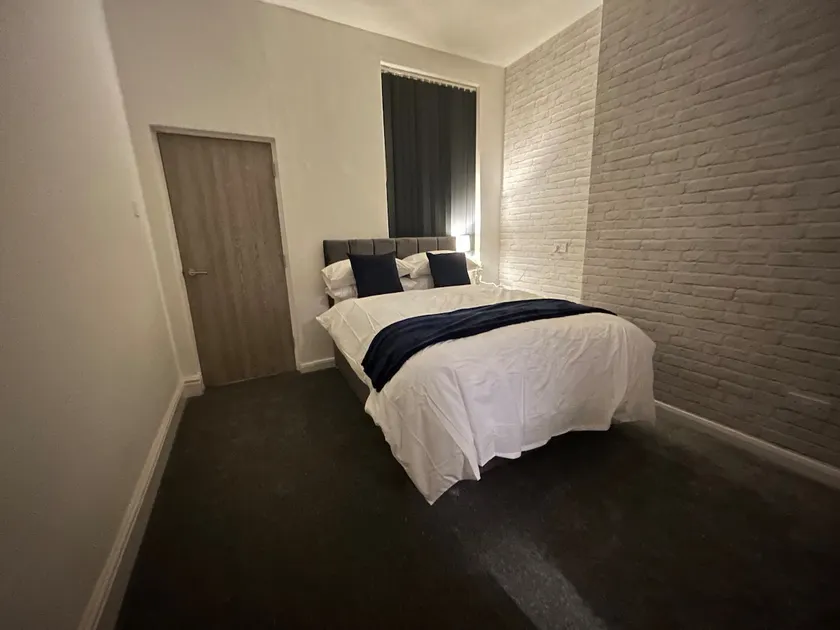 Spotless Ground Floor Apartment - Image 1