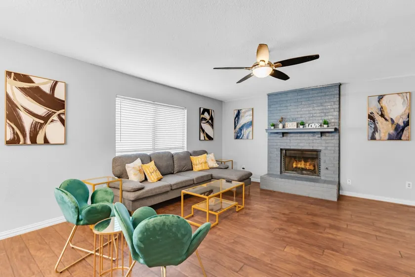 5BR 2.5BA Spacious house sleeps 16• - Image 1