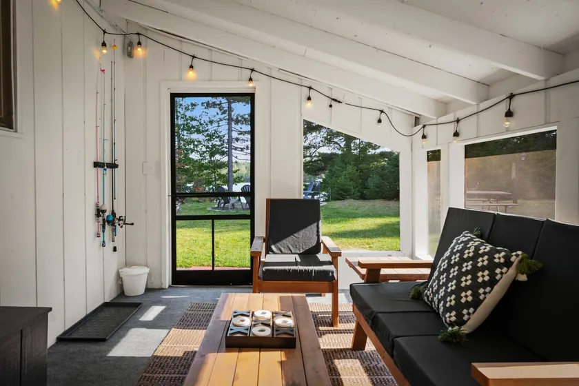 Lakefront Cottage w/ Screen Porch & Private Pier! - Image 1